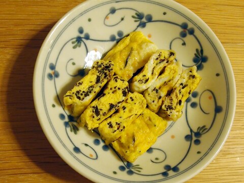 しそひじきとかつお節で味付け☆美味しい卵焼き